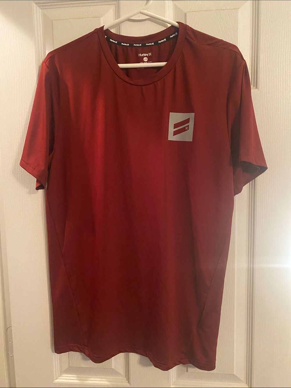 Hurley Men's Short Sleeve Active Tee in maroon